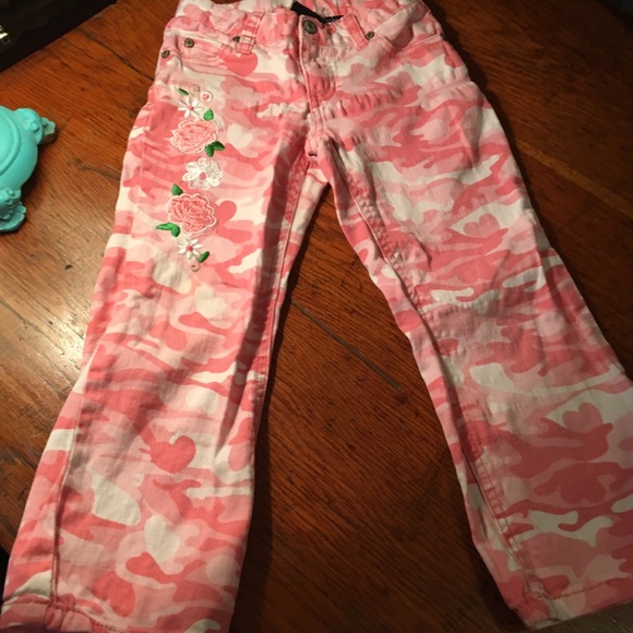 Pink Camo jeans 5t - Picture 2 of 3